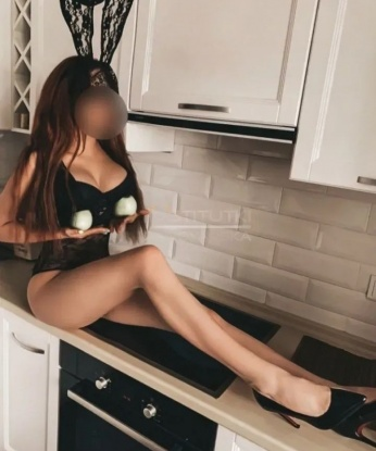 Я креативна в постели и с изысканным вкусом подарю тебе незабываемые моменты удовольствия. Мы сможем осуществить все твои мечты, воплотить твои фантазии и насладиться беззаботным общением. Я знаю, как доставить удовольствие каждой клеточке твоего тела. В моих руках ты почувствуешь настоящий релакс и подарю тебе нежные ласки. Мои услуги доступны только для серьезных и воспитанных мужчин, готовых наслаждаться и безудержно расслабиться в моей компании. Заходи на мою страницу, чтобы увидеть больше фото и отзывы. Я жду тебя в Москве! ❤️ Кири